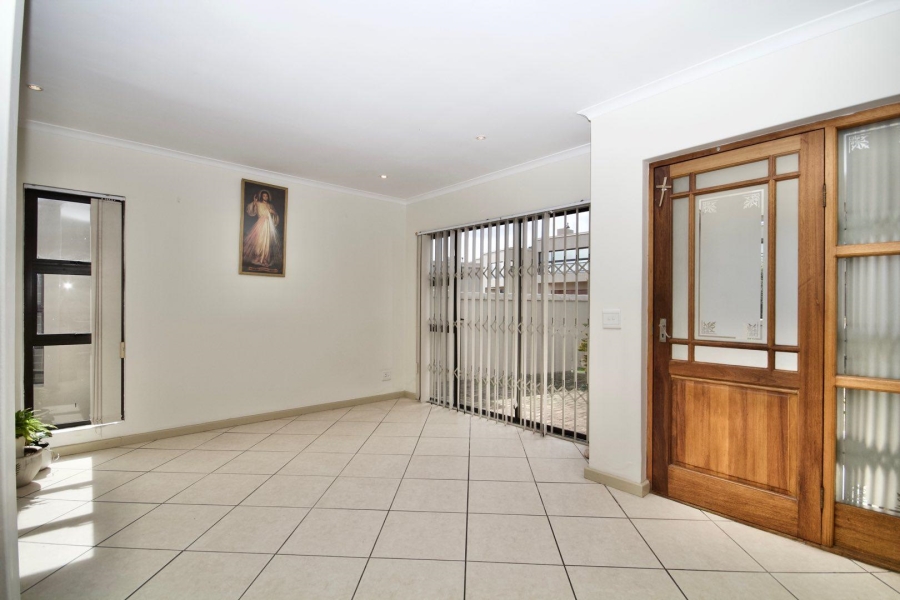 4 Bedroom Property for Sale in Plattekloof Western Cape